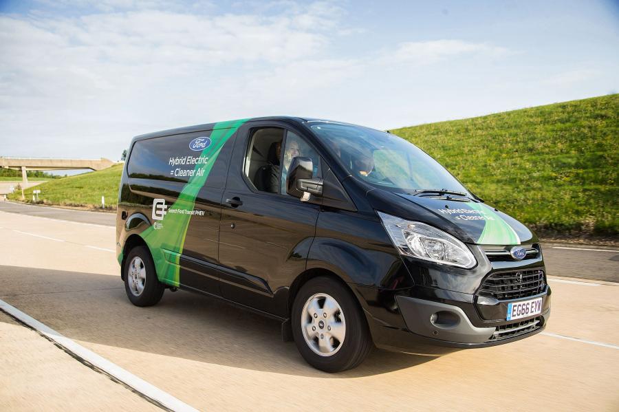  Ford Transit Plug-In Hybrid 2017 года  (фото 2 из 7)